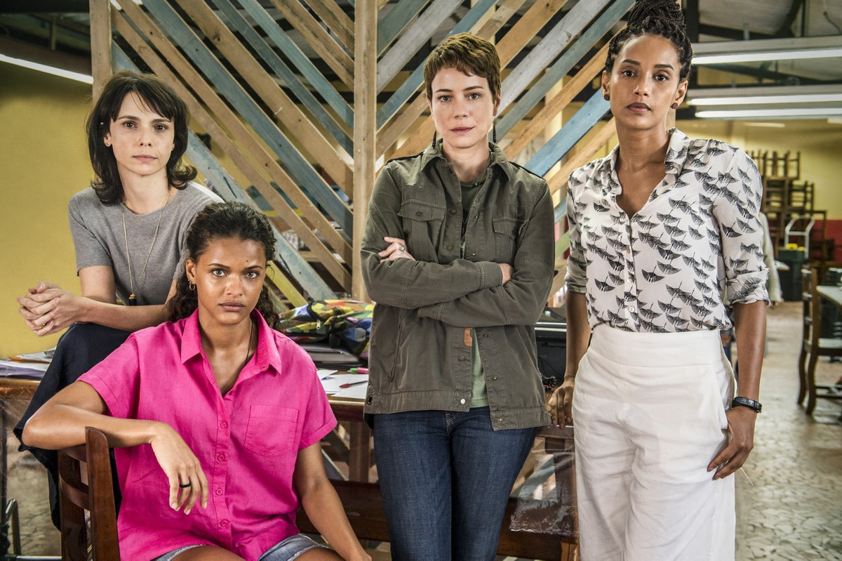 Cena de Aruanas, série do Globo Play produzida pela MAria Farinha Filmes
